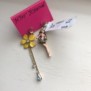 Betsey Johnson Hawaiian themed earring